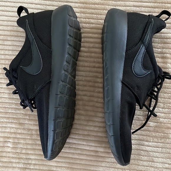 Nike Roche all black youth 5.5 - Picture 9 of 9